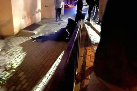 DURAKTA BEKLEYENLERE OTOMOBİL ÇARPTI: 1 ÖLÜ, 1 YARALI