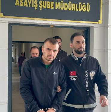 DÜŞÜK AYARLI ALTINLARLA 5 KUYUMCUYU 200 BİN TL DOLANDIRDILAR