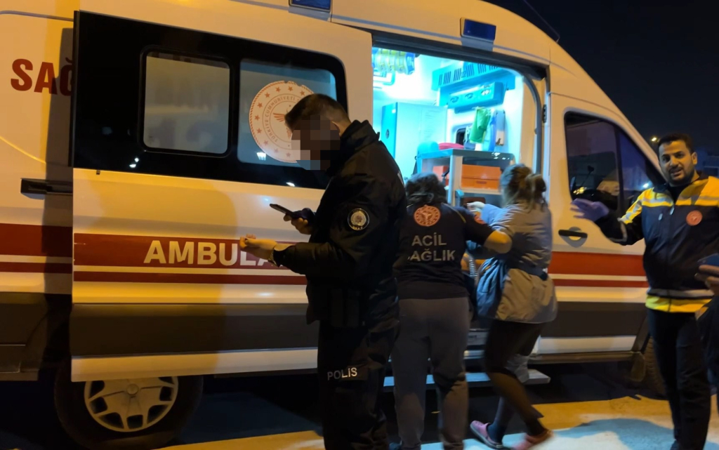 ERKEK ARKADAŞINA KIZDI, KAZARA KENDİNİ BIÇAKLADI