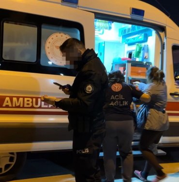 ERKEK ARKADAŞINA KIZDI, KAZARA KENDİNİ BIÇAKLADI