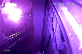 ESKİ KIZ ARKADAŞININ EVİNİN ÖNÜNE BENZİN DÖKÜP YAKTI: O ANLAR KAMERADA BİRDEN BÜYÜYEN ALEVLERİN ARASINDA KALAN ŞAHIS KOŞARAK KAÇTI