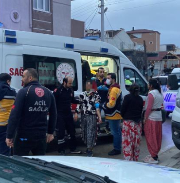 EVİNİN ÖNÜNDE TABANCAYLA VURULDU, 6 AYLIK HAMİLE EŞİ SOPAYLA DARP EDİLDİ KOCAELİ'DE SİLAHLI KAVGA: 1'İ AĞIR 4 YARALI
