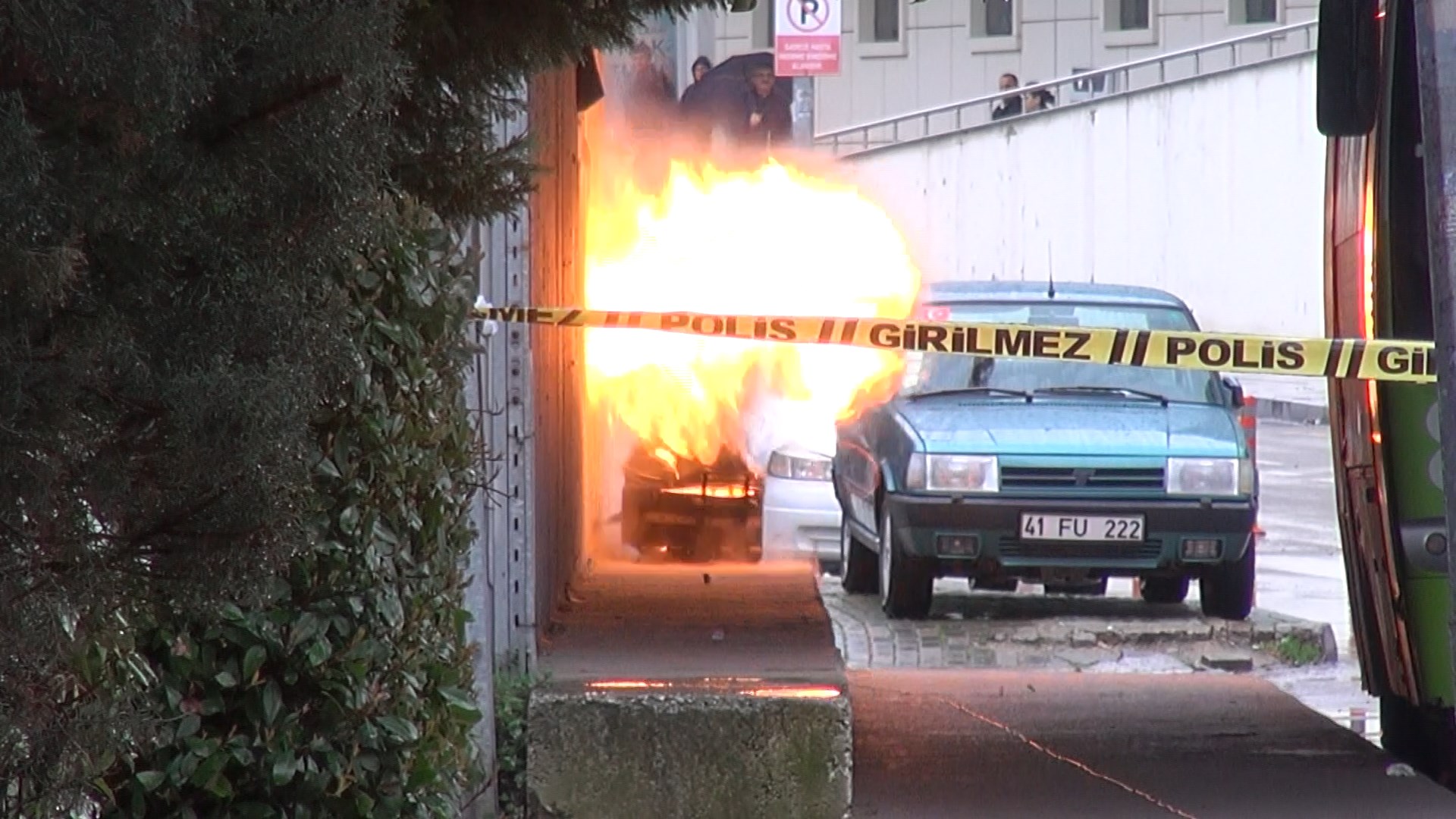 Hastane önünde şüpheli valiz alarmı