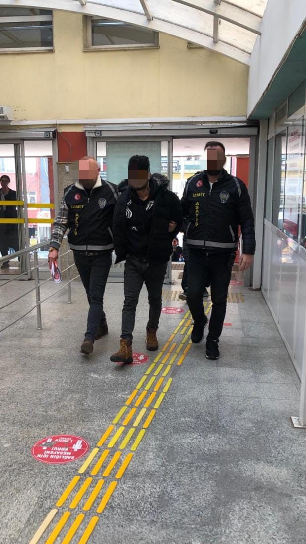 HUSUMETLİSİNİ TOPUKLARINDAN VURDU