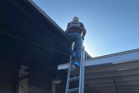 AVM'DE ÜNLÜ KUYUMCUYA AKILALMAZ SOYGUN: ÇATIDAN GİRDİLER