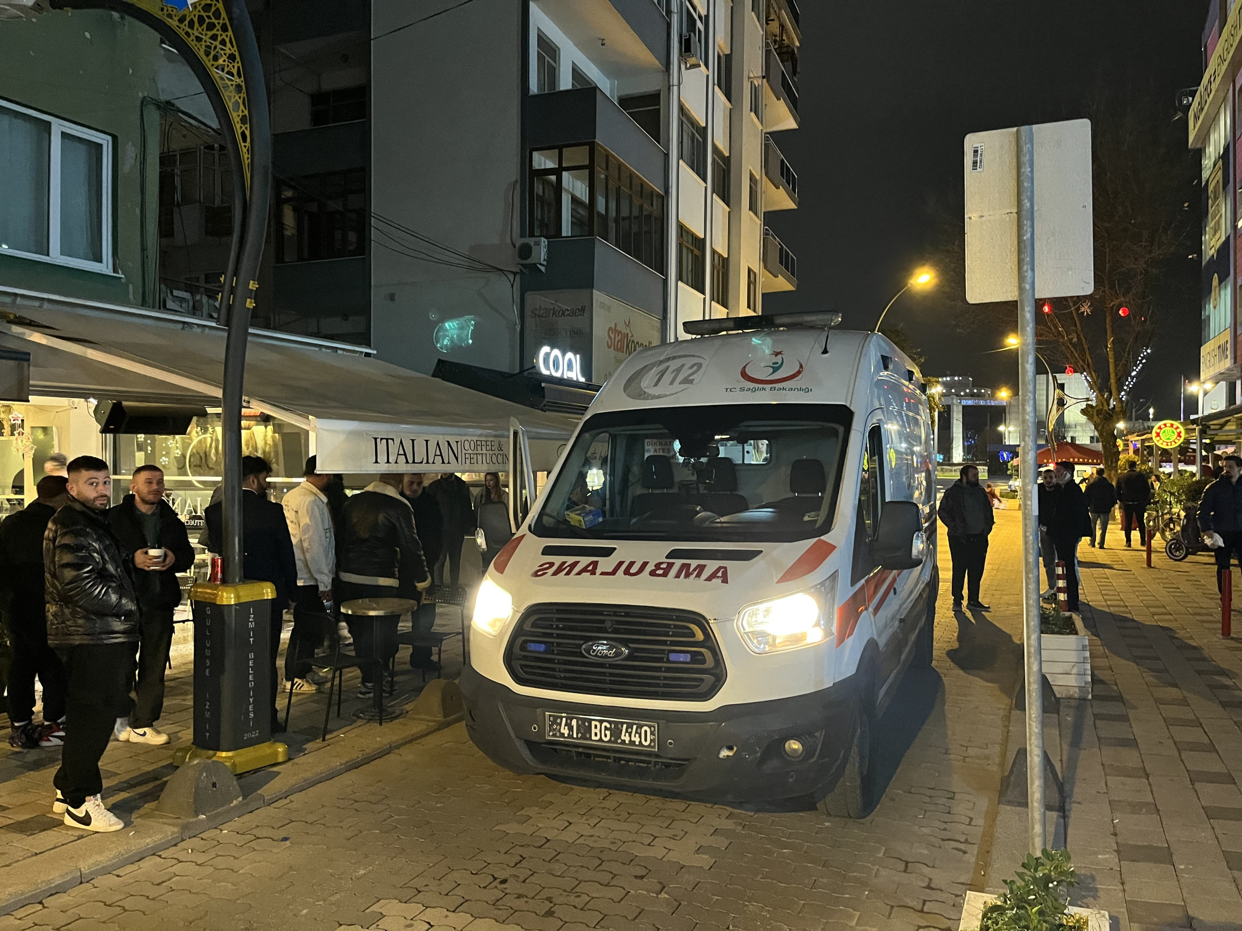 KOCAELİ'DE KAFEDE KÜFÜR KAVGASI: 2 YARALI