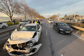 KOCAELİ'DE ÜÇ OTOMOBİL ZİNCİRLEME KAZAYA KARIŞTI: 4 YARALI