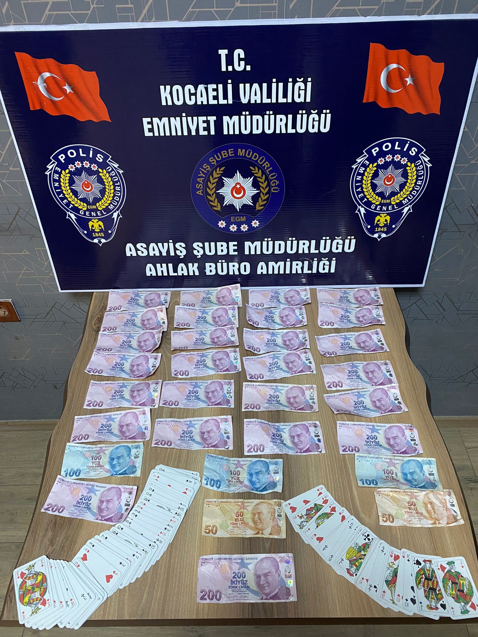 KUMAR OYNATILAN İŞ YERİNE POLİS BASKINI