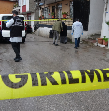 KUZENİNİ ÖLDÜREN SANIK: "HER GÜN İNSAN ÖLDÜRMÜYORUZ" "KENDİMİ VE AİLEMİ KORUDUM. İSTEMEYEREK DE OLSA BİR CANIN ÖLÜMÜNE VESİLE OLDUĞUM İÇİN PİŞMANIM" SANIĞIN YEĞENİ BEYZA A.: "AMCAM O GECE BİZİMLE OLMASAYDI İKİ KADIN CİNAYETİ İŞLENECEKTİ"