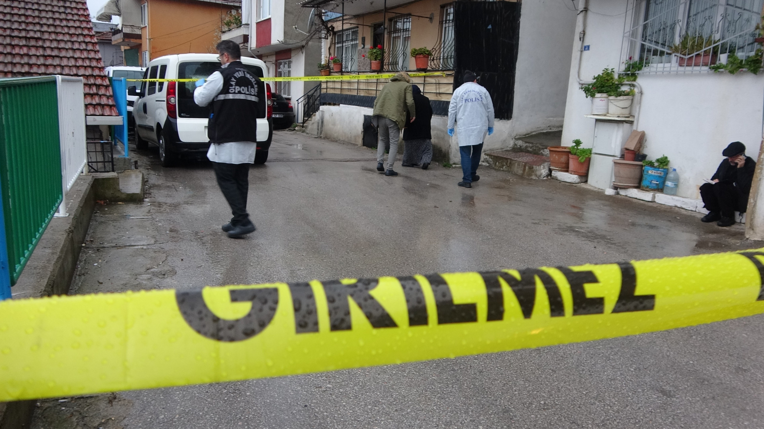 KUZENİNİ ÖLDÜREN SANIK: "HER GÜN İNSAN ÖLDÜRMÜYORUZ" "KENDİMİ VE AİLEMİ KORUDUM. İSTEMEYEREK DE OLSA BİR CANIN ÖLÜMÜNE VESİLE OLDUĞUM İÇİN PİŞMANIM" SANIĞIN YEĞENİ BEYZA A.: "AMCAM O GECE BİZİMLE OLMASAYDI İKİ KADIN CİNAYETİ İŞLENECEKTİ"