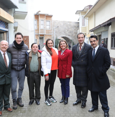 "LEYLA HANIM" GALASINA TAM KADRO KATILIYOR