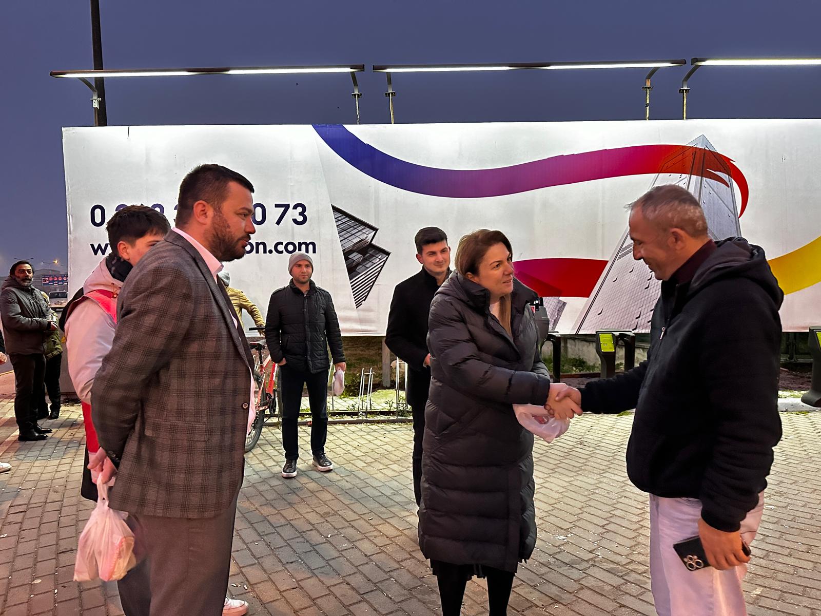 Merttürk, fabrika işçilerini mesailerine uğurladı