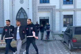 OKUL BAHÇESİNDE VELİYİ BIÇAKLAYARAK ÖLDÜREN BABA VE OĞLU TUTUKLANDI