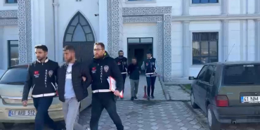 OKUL BAHÇESİNDE VELİYİ BIÇAKLAYARAK ÖLDÜREN BABA VE OĞLU TUTUKLANDI