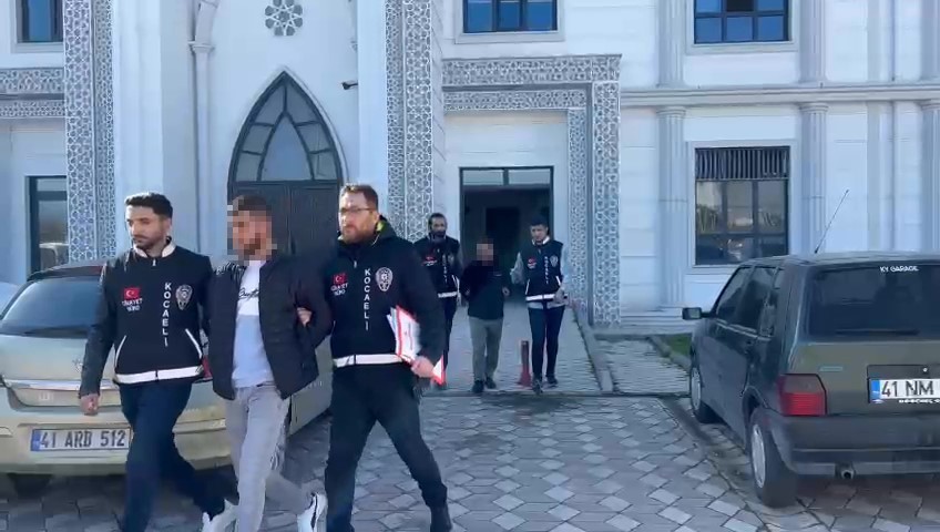 OKUL BAHÇESİNDE VELİYİ BIÇAKLAYARAK ÖLDÜREN BABA VE OĞLU TUTUKLANDI