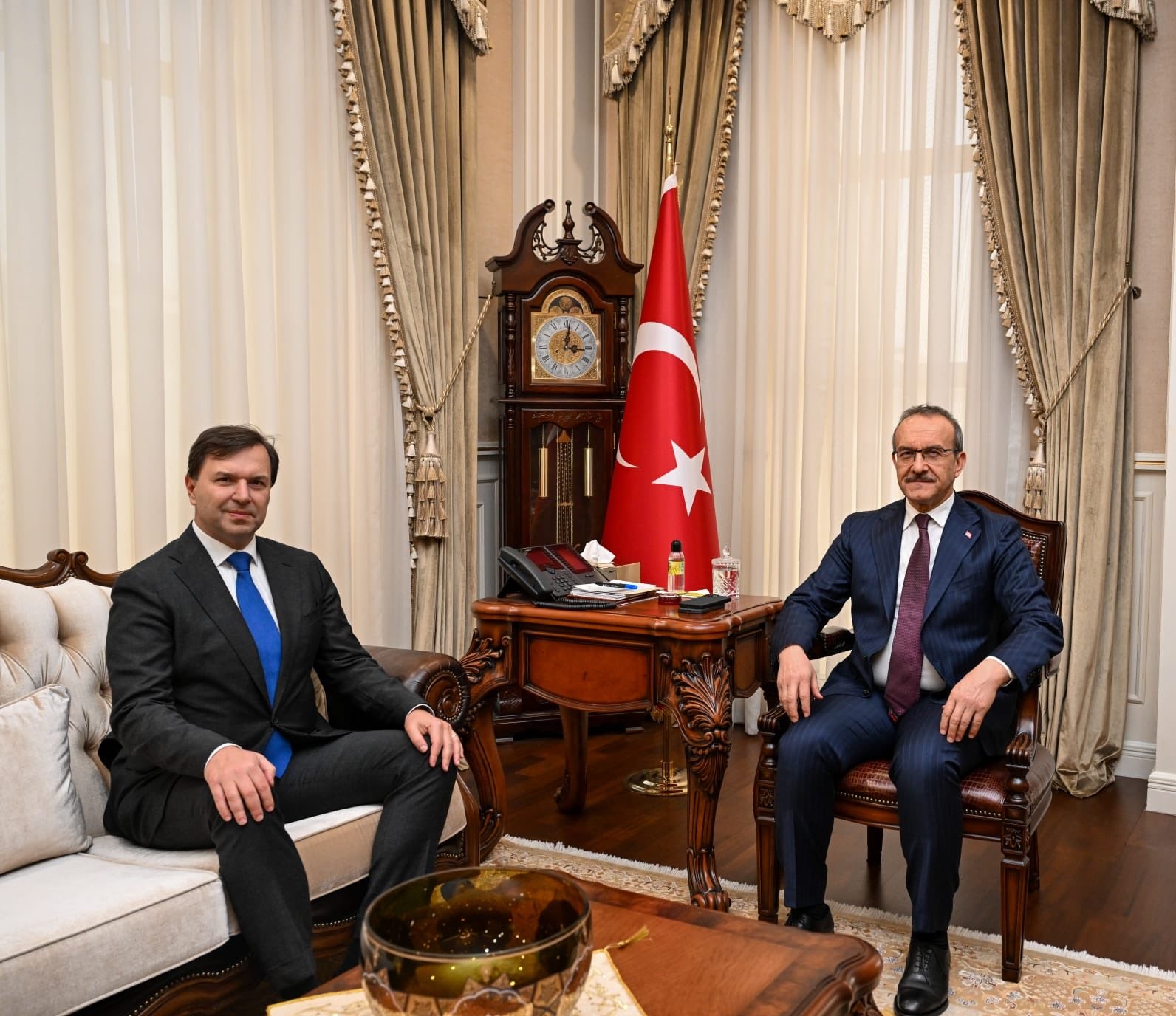 REHİNE KRİZİNİN YAŞANDIĞI FİRMANIN GENEL MÜDÜRÜ, VALİ YAVUZ'U ZİYARET ETTİ