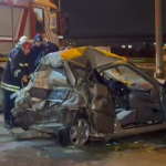 TEM'DE TIRLA ÇARPIŞAN OTOMOBİL KAĞIT GİBİ EZİLDİ: 2 AĞIR YARALI