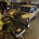 TRAFİKTE MAGANDA DEHŞETİ: 3 ARACA ÇARPTI, KAÇARKEN KAZA YAPTI KAZADA KAPUTU PARÇALANAN TOFAŞ'IN MOTORU GÜN YÜZÜNE ÇIKTI