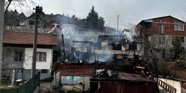 YANGIN FACİASI: BABA VE OĞLUNUN EVLERİ KÜLE DÖNDÜ