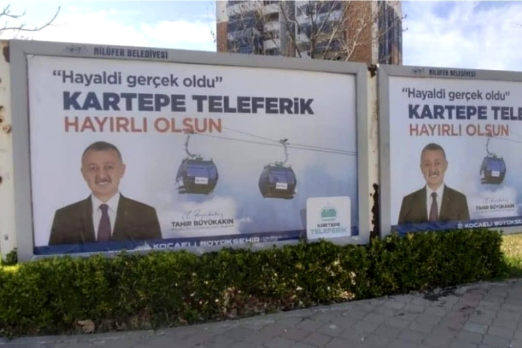 AKP'li Tahir Büyükakın'ın afişleri Bursa Billboardlarında AKP'li Tahir Büyükakın'ın afişleri Bursa Billboardlarında