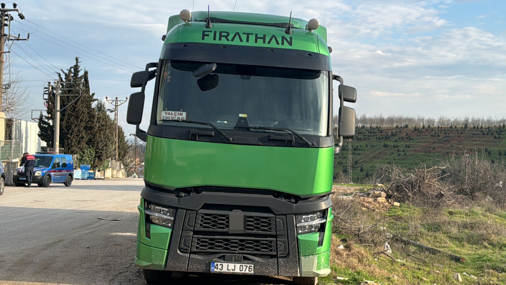 AKIL ALMAZ OLAY: DAMPER YÜKSEK GERİLİM HATTINA DEĞDİ, SÜRÜCÜ ELEKTRİK AKIMINA KAPILDI