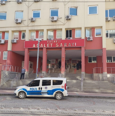 BARIŞMAYI REDDEDEN EŞİNİ DEFALARCA BIÇAKLAMIŞTI: "ÇOK SEVİYORDUM" EŞİNİ DEFALARCA BIÇAKLAYAN KOCA YENİDEN HAKİM KARŞISINDA