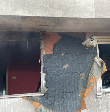 DOĞAL GAZ BOMBA GİBİ PATLADI ORTALIK SAVAŞ ALANINA DÖNDÜ : 3 KİŞİ DUMANDAN ETKİLENDİ, 1 KİŞİ YARALANDI