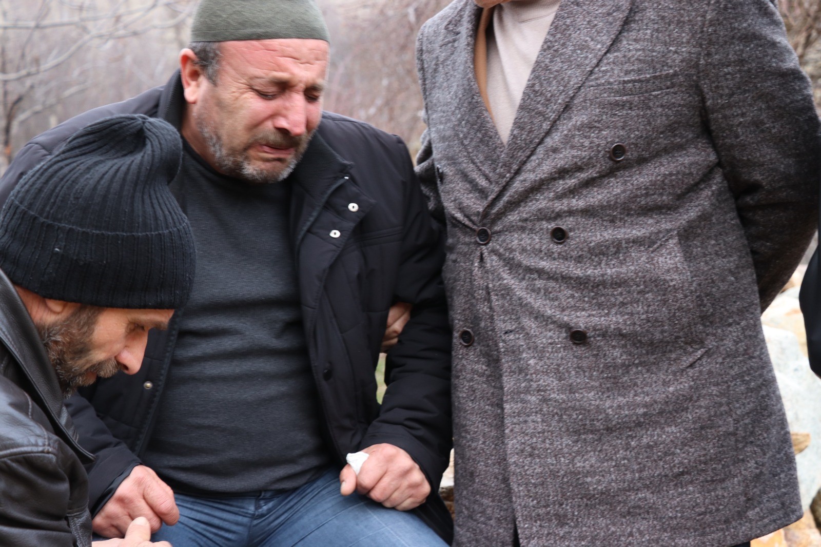 DARICA'DA ÖLDÜRÜLEN GENÇ KADIN MEMLEKETİ ERZURUM'DA TOPRAĞA VERİLDİ