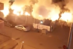 ELEKTRİK KABLOLARI BOMA GİBİ PATLADI: 10 SOKAK KARANLIĞA GÖMÜLDÜ KOCAELİ'NİN ÇAYIROVA İLÇESİNDE TRAFODA ÇIKAN YANGIN ELEKTRİK KABLOLARINA SİRAYET ETTİ