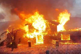 AHŞAP EV ALEV TOPUNA DÖNDÜ