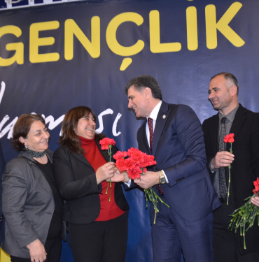 Gencay Yıldıztekin dur durak bilmiyor