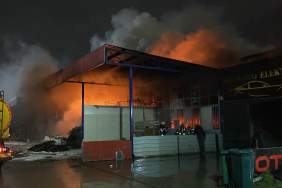 GERİ DÖNÜŞÜM DEPOSU VE 5 İŞ YERİNİN KÜLE DÖNDÜĞÜ YANGINDA 1 KİŞİ ÖLDÜ KOCAELİ VALİSİ SEDDAR YAVUZ: "BİR KİŞİ MAALESEF HAYATINI KAYBETMİŞTİR"