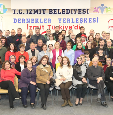 Hürriyet Çılgın projeler değil halka dokunan işler yapıyoruz