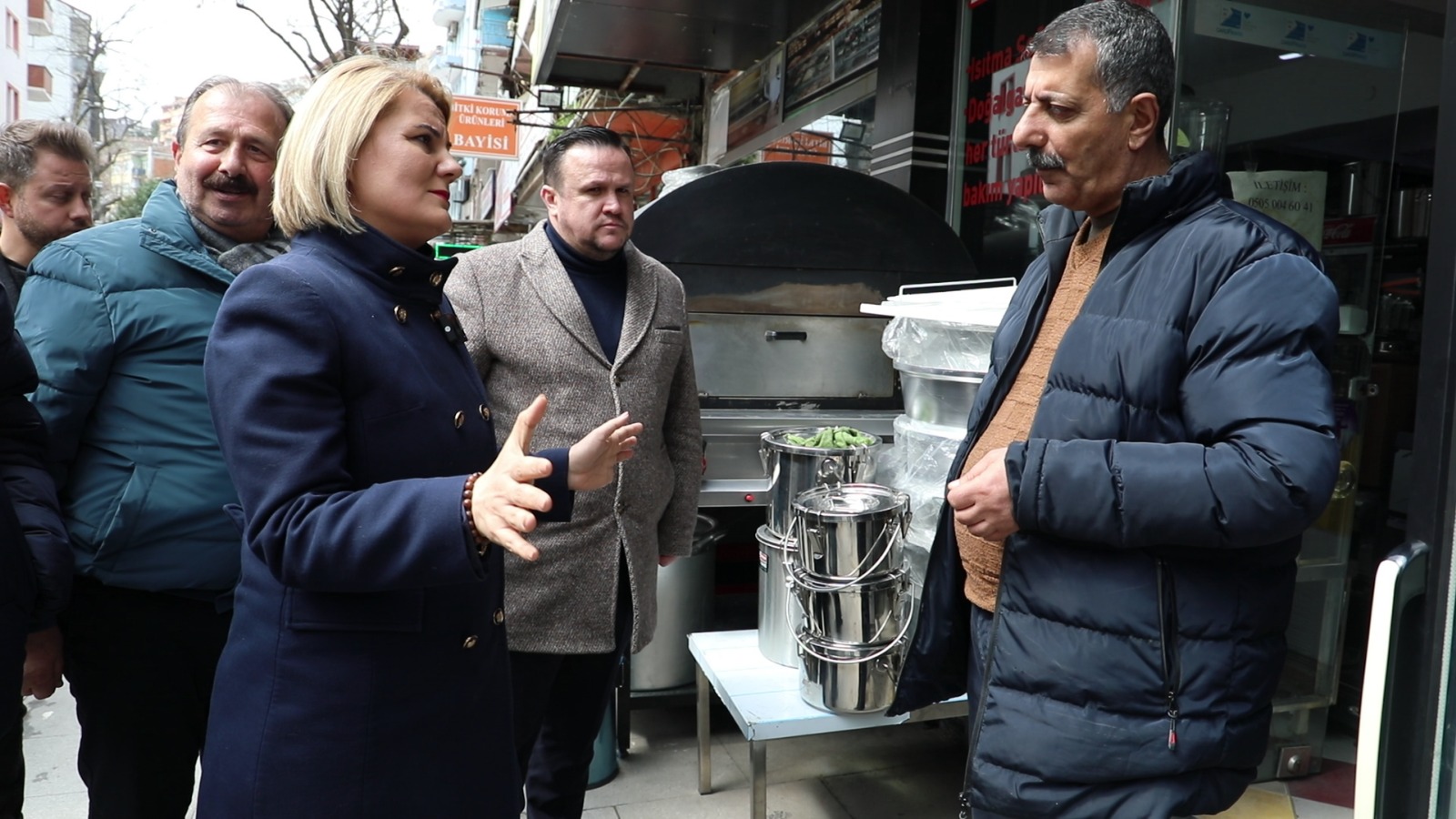 Hürriyet Kadıköy mahallesindeki spotçuları kaldırım işgali konusunda uyardı