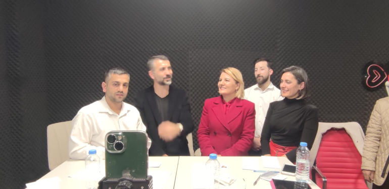 Hürriyet, SMA’lı Eslem Lina için canlı yayında destek çağrısında bulundu