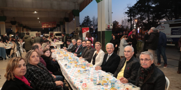 Hürriyet, ilk iftarı İzmitlilerle birlikte yaptı