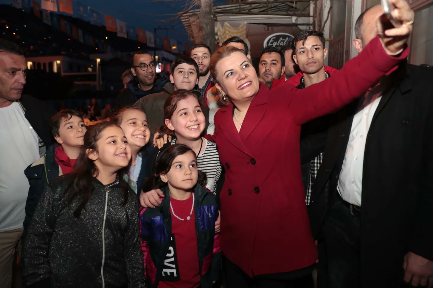 Hürriyet'in yeni seçim şarkısı ilgi gördü (2)