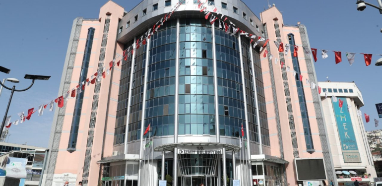 İzmit Belediyesi BÜYÜKŞEHİR SAHİP ÇIKMADI BİZ BÜYÜKŞEHİR’E ULAŞTIK