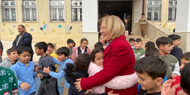 İzmit Belediyesinden dezavantajlı bölgelerdeki devlet okullarına personel desteği
