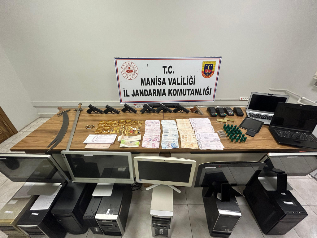 MANİSA'DA JANDARMADAN SUÇ ÖRGÜTLERİNE DARBE MANİSA MERKEZLİ 7 İLDE SUÇ ÖRGÜTLERİNE OPERASYON BAKAN YERLİKAYA SOSYAL MEDYA HESABINDAN PAYLAŞTI: 