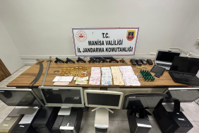 MANİSA'DA JANDARMADAN SUÇ ÖRGÜTLERİNE DARBE MANİSA MERKEZLİ 7 İLDE SUÇ ÖRGÜTLERİNE OPERASYON BAKAN YERLİKAYA SOSYAL MEDYA HESABINDAN PAYLAŞTI: "3 AYRI ORGANİZE SUÇ ÖRGÜTÜ ÇÖKERTİLDİ" İÇİŞLERİ BAKANI ALİ YERLİKAYA: "SUÇTA KİBİRLENENLERE, HALKIMIZIN HUZURUNU KAÇIRANLARA, ORGANİZE SUÇ ÖRGÜTLERİNE VE ÇETELERE GÖZ AÇTIRMAYACAĞIZ"