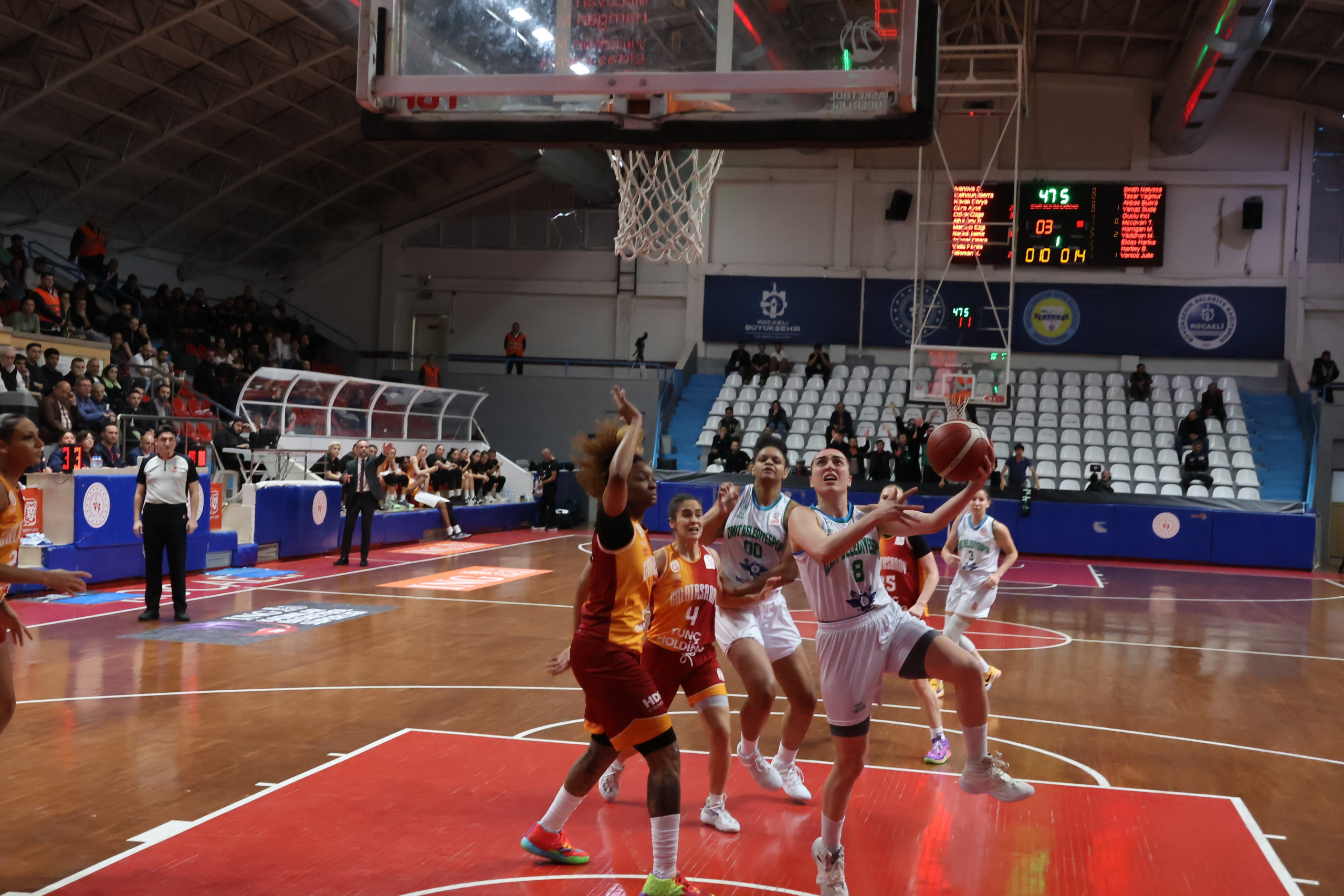 KBSL PLAY OFF: İZMİT BELEDİYESPOR: 75 GALATASARAY: 78