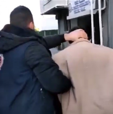 KİŞİSEL VERİLERİ ELE GEÇİRİP BİN 750 KİŞİYİ DOLANDIRANLAR YAKALANDI İZMİR'DE KİŞİSEL VERİ DOLANDIRICILIĞI: BİN 750 KİŞİYİ 2 MİLYON TL DOLANDIRDILAR