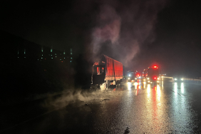 KUZEY MARMARA OTOYOLU'NDA ASİT YÜKLÜ TIR ALEV ALEV YANDI ALEV TOPUNA DÖNEN TIRDAN GERİYE DEMİR YIĞINI KALDI