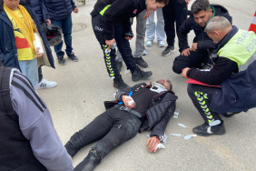 MOTOSİKLETLER KAFA KAFAYA ÇARPIŞTI : 2 YARALI