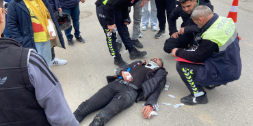 MOTOSİKLETLER KAFA KAFAYA ÇARPIŞTI : 2 YARALI