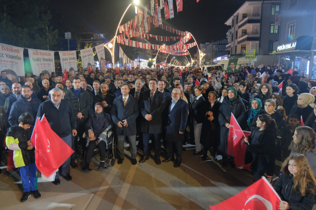 Mutlu’dan miting gibi açılış!