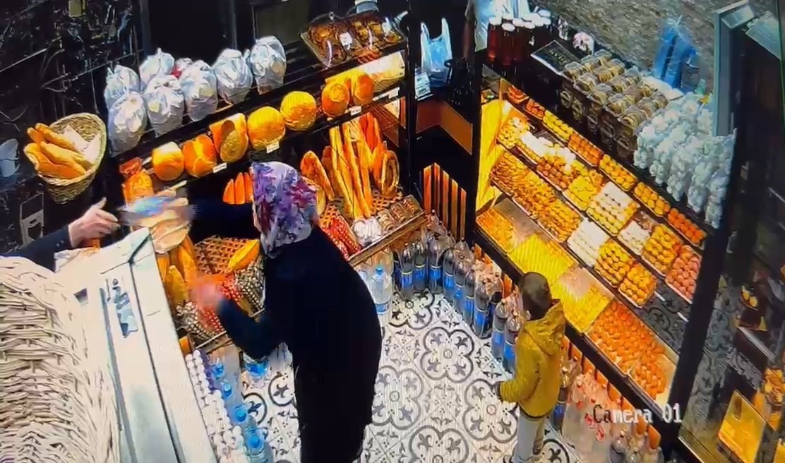 NEFES BORUSUNA ŞEKER KAÇAN ÇOCUK ÖLÜMDEN DÖNDÜ ÇOCUK, HEİMLİCH MANEVRASIYLA KURTULDU