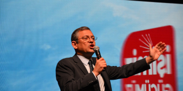 Özgür Özel Büyükakın Cumhuriyet düşmanlarını baş tacı ediyor