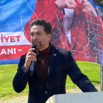 Sarı Büyükakın, Tutuş’u velisi gibi İzmit’in sokaklarında gezdiriyor